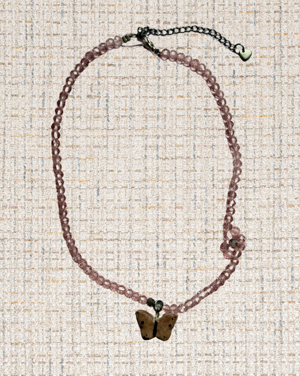 Butterfly on daisy chain