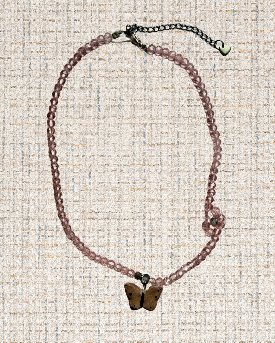 Butterfly on daisy chain