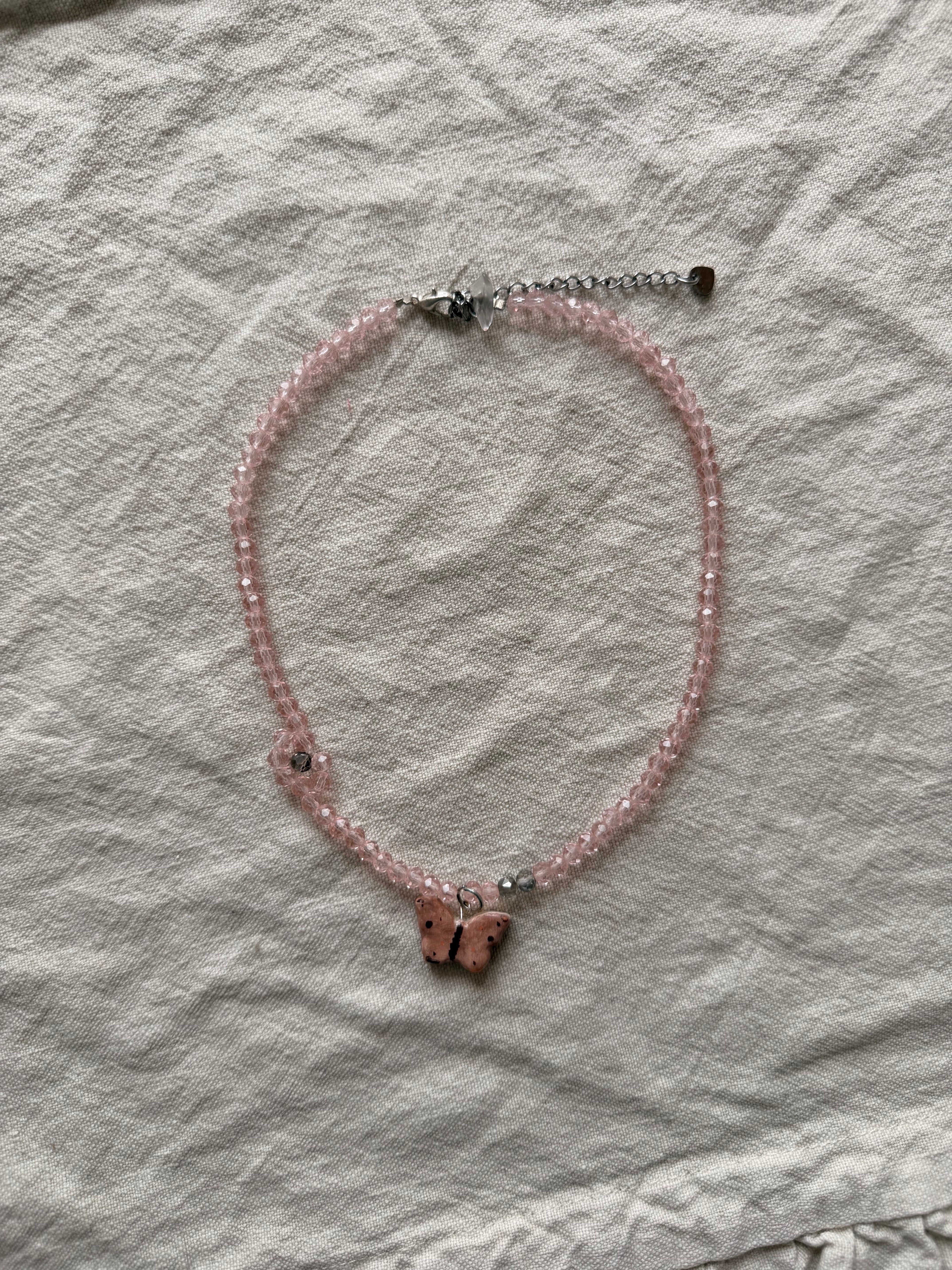 Butterfly on daisy chain