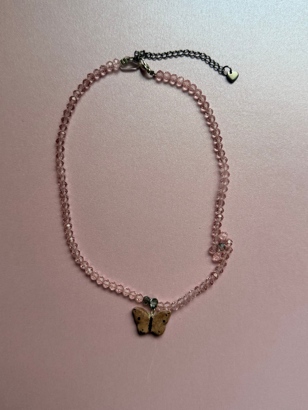 Butterfly on daisy chain