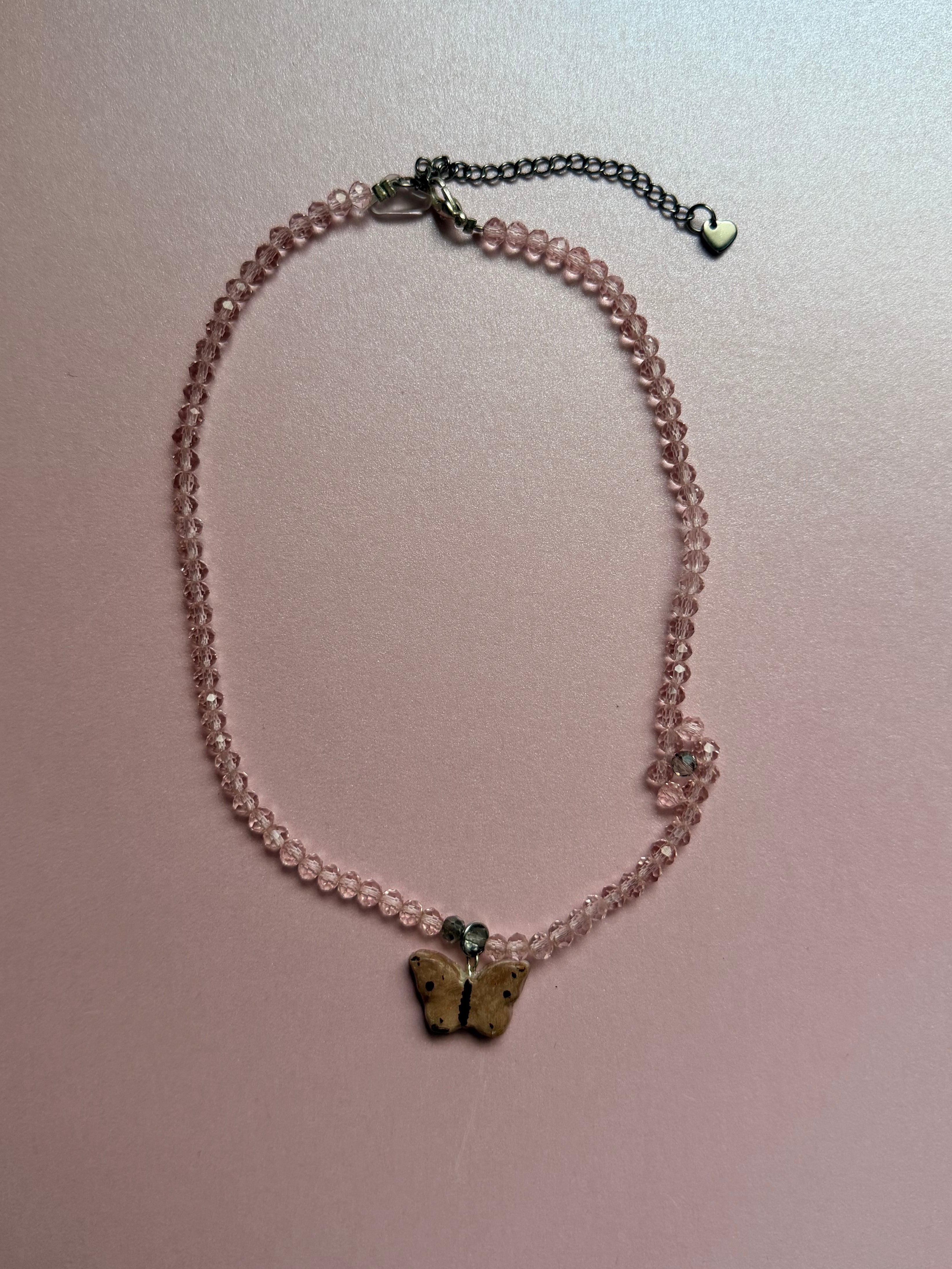 Butterfly on daisy chain