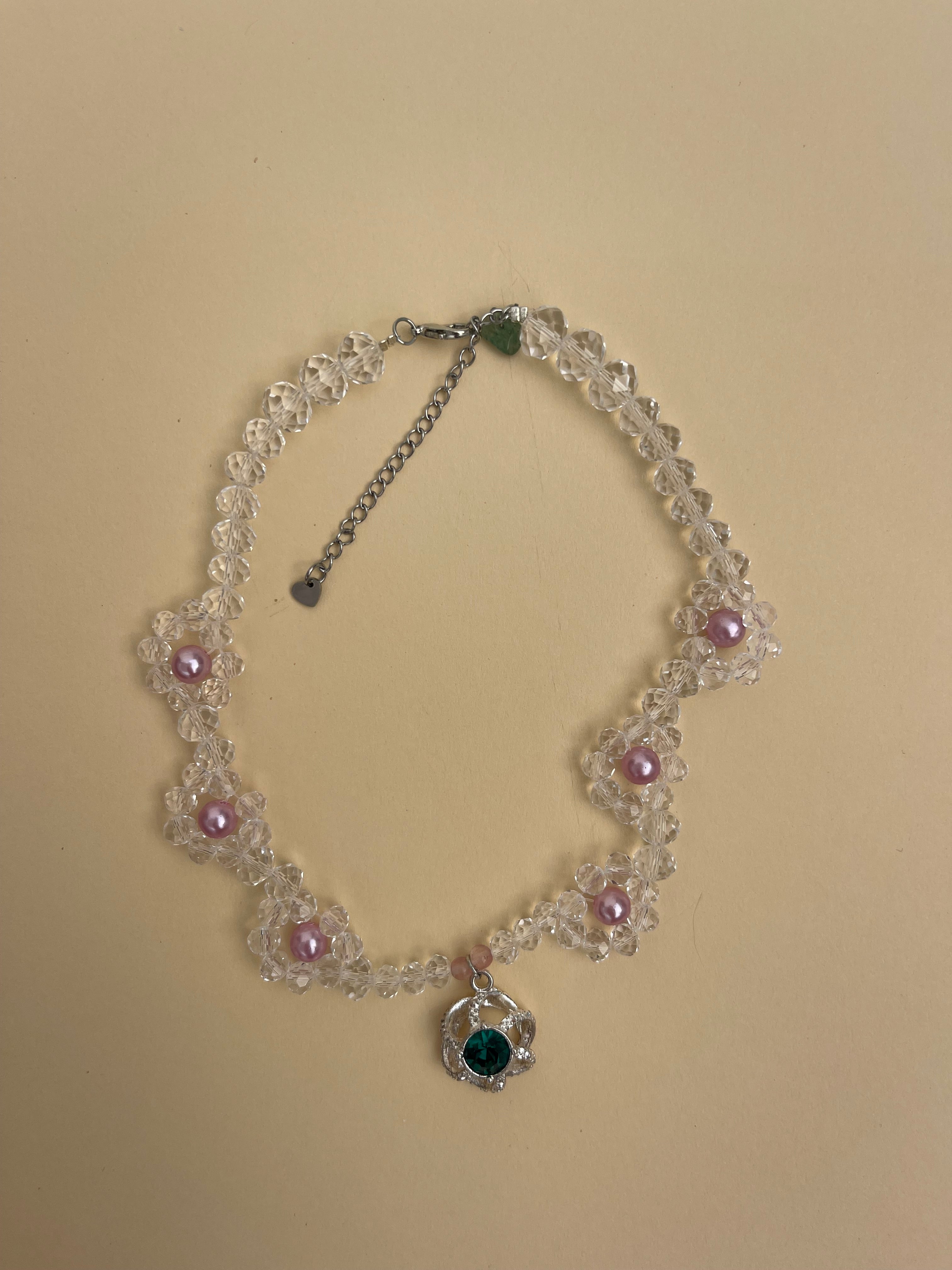 Green and pink daisy chain